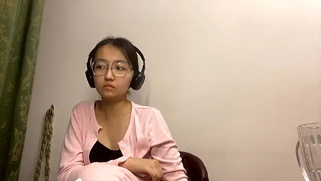 LinaClous live sex cam