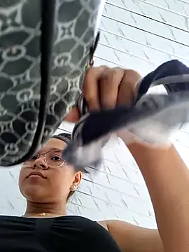 -VICKKY live sex cam