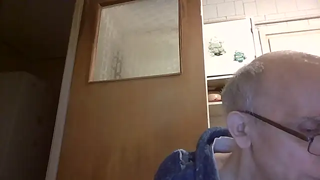 mariusica1@xh live sex cam