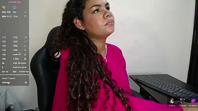 yaazhinii's cam snapshot