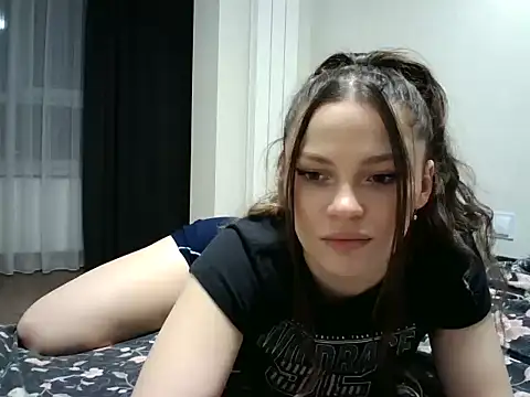 Avelinehowo_uwu's cam snapshot