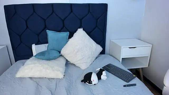 Annie_Thompson_'s cam snapshot