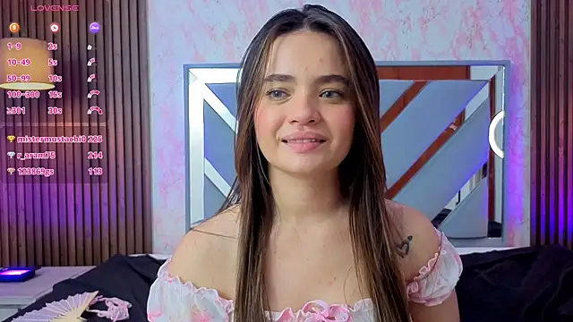 LittleeSara18's cam snapshot