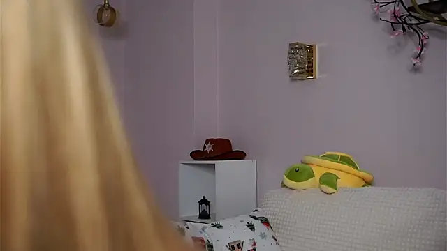 SunnivaCovil live sex cam