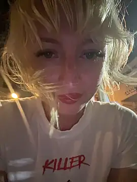 RonnieKiss live sex cam