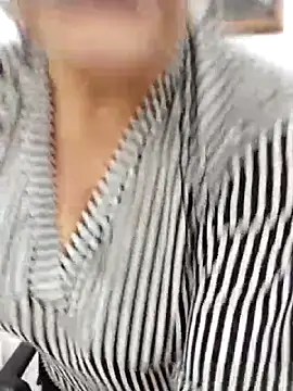 JULIETA_21-'s cam snapshot