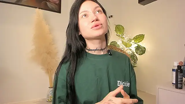 Alice_1n_Wonderland_'s cam snapshot