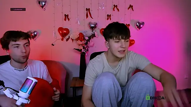 travis_wolf_'s cam snapshot