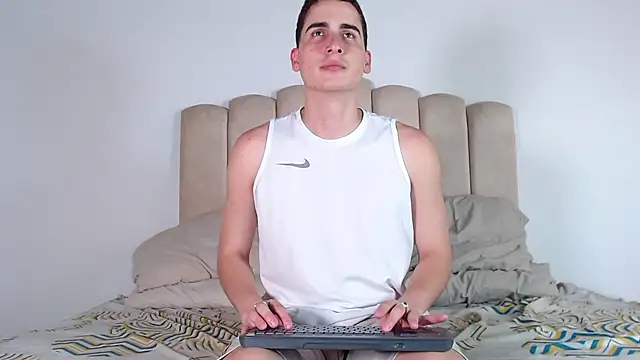 ryanlevi1's cam snapshot