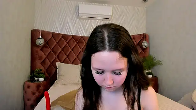 MonicaBev's cam snapshot