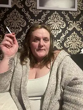 Busty-GilfQuinn's cam snapshot