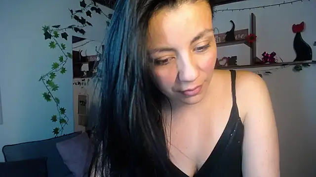 QueenRose94's cam snapshot