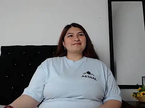 LauraHorny69's cam snapshot