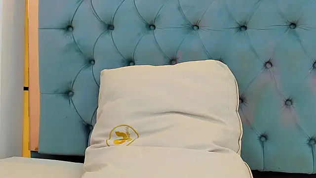 pocahontas_pow's cam snapshot