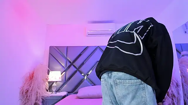 Milan_LewisS live sex cam