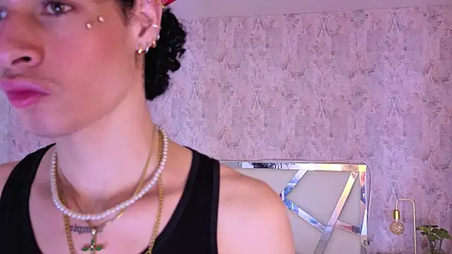 nova_salvatore's cam snapshot