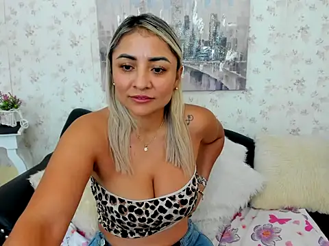milf_bigass_'s Stripchat show and profile