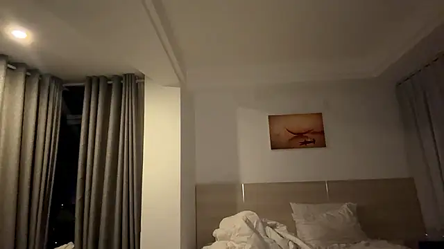 LuxureMia's cam snapshot