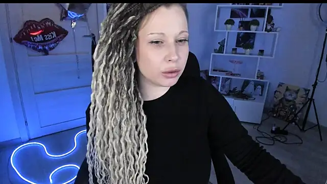 HoneySallyMoore live sex cam