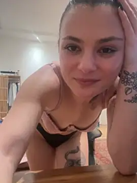 alwayshornyvivi live sex cam