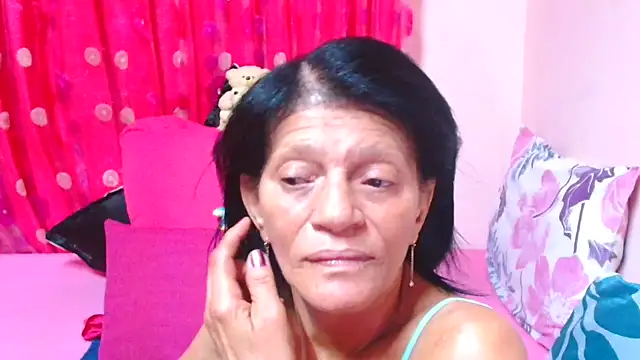 SLUTTYROXY live sex cam