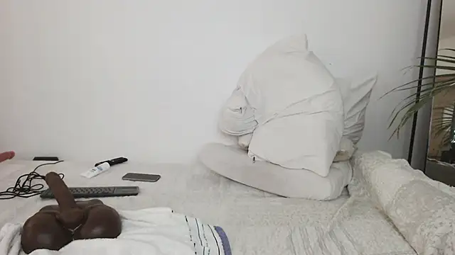 MIYESSI live sex cam