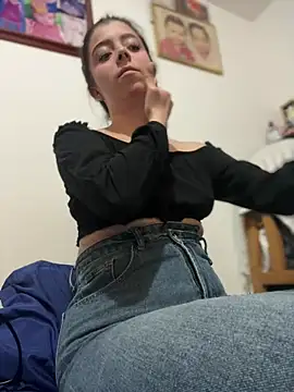 Cloew_Marz live sex cam