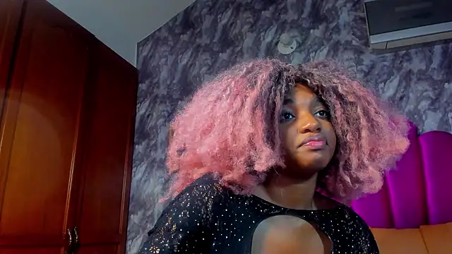 EMMAPARISS's cam snapshot