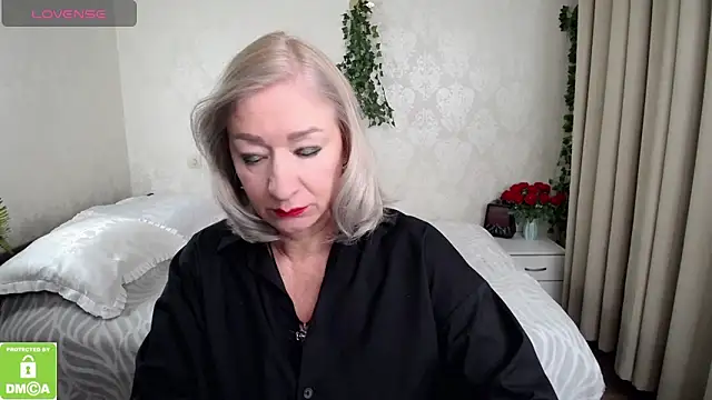 hunters_woman's cam snapshot