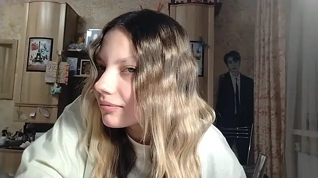 loaneei's cam snapshot