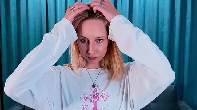 EmilyReyess's cam snapshot