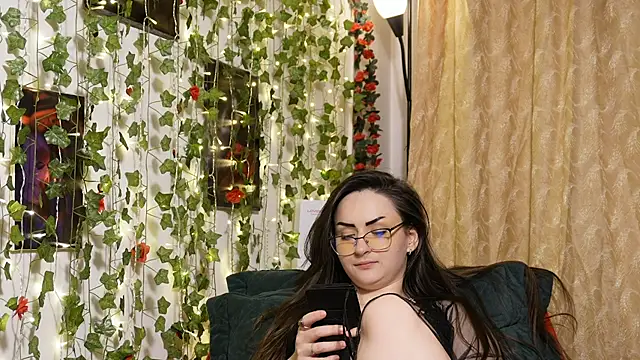 NaughtYHomemadE's cam snapshot