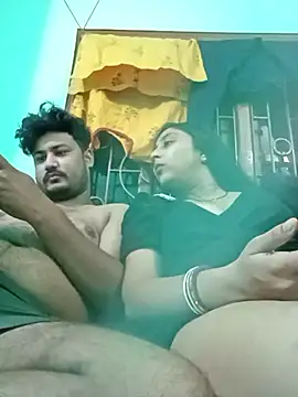 Desiyoungcouple15's cam snapshot