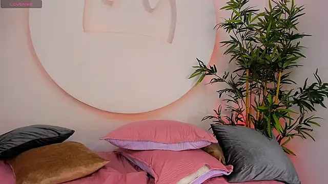 Itzel_Geneva's cam snapshot