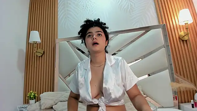 _Curly_Beauty's cam snapshot