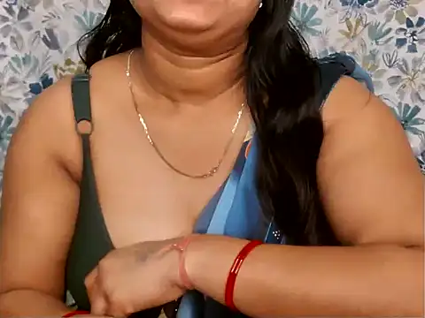 YOUR_URVI_'s cam snapshot