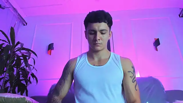 Leo_santoro live sex cam