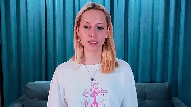 EmilyReyess's cam snapshot