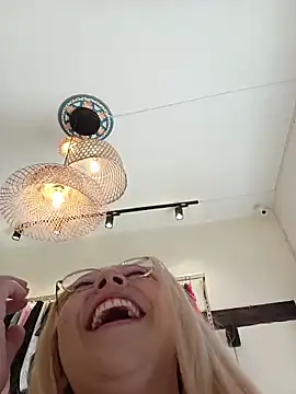 madelaine- live sex cam