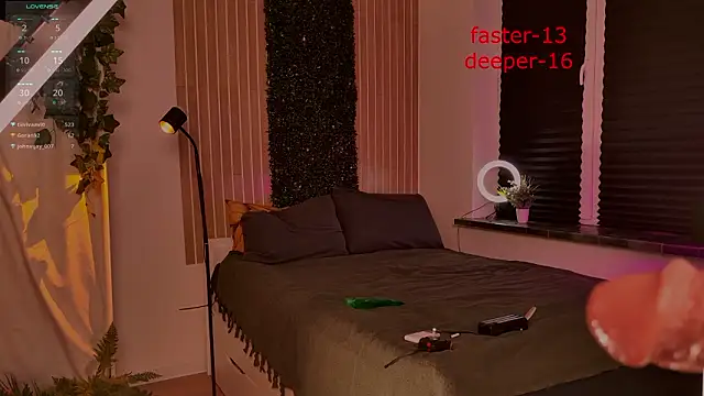 MichaellaMoon live sex cam