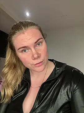 SexyBlondJoanna's cam snapshot