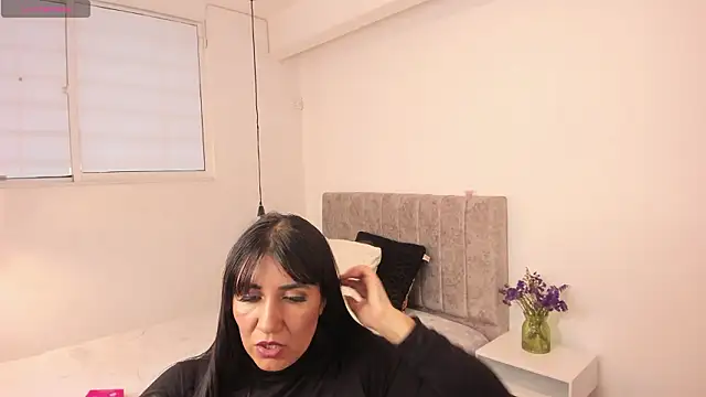 GiaFox_'s cam snapshot