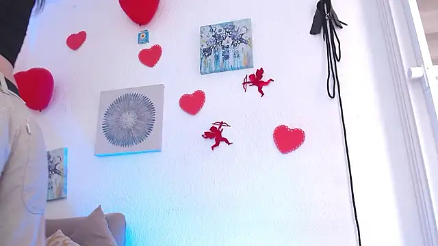 CarolineAikos live sex cam