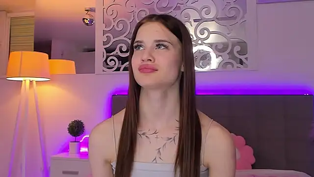 LuisaClover's cam snapshot