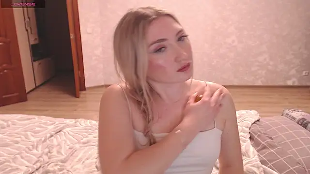 MiraRoy's cam snapshot