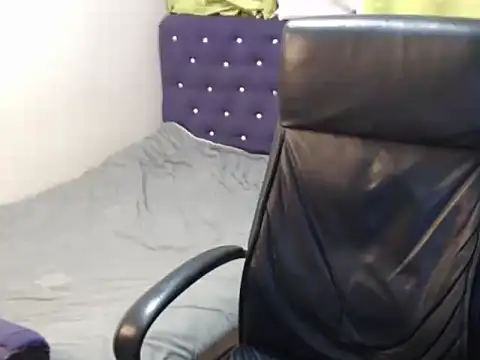 XyummyRhicax live sex cam