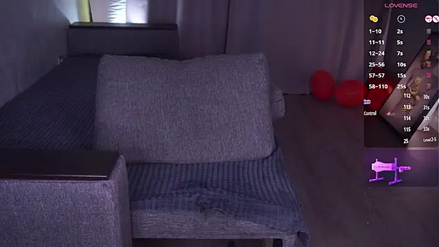 LipDipTalk's cam snapshot