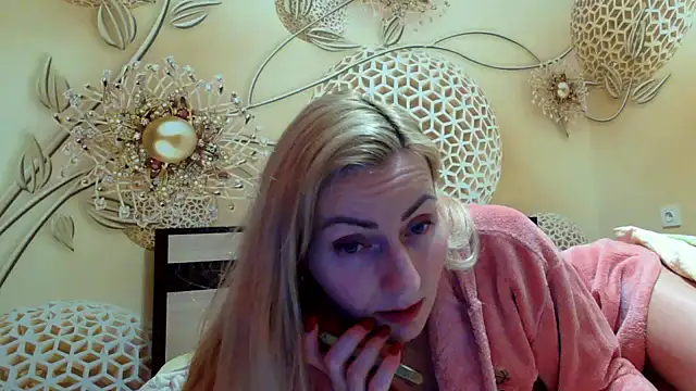 Yourrealgirl's cam snapshot