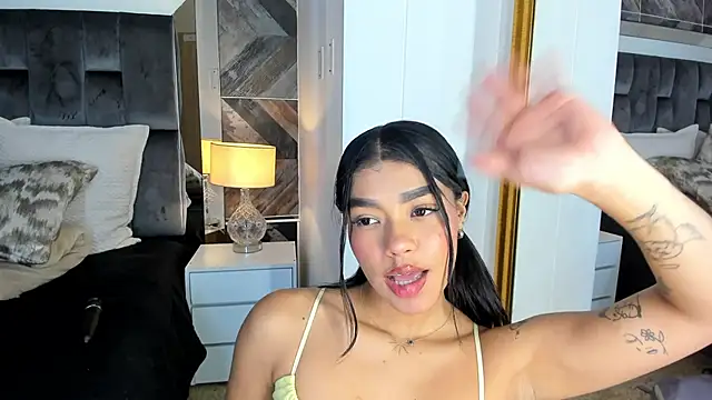 NaylaGrey's cam snapshot