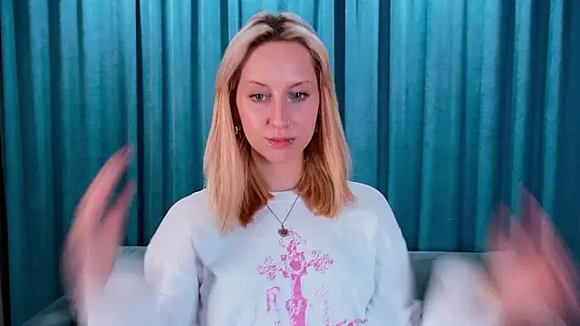 EmilyReyess's cam snapshot